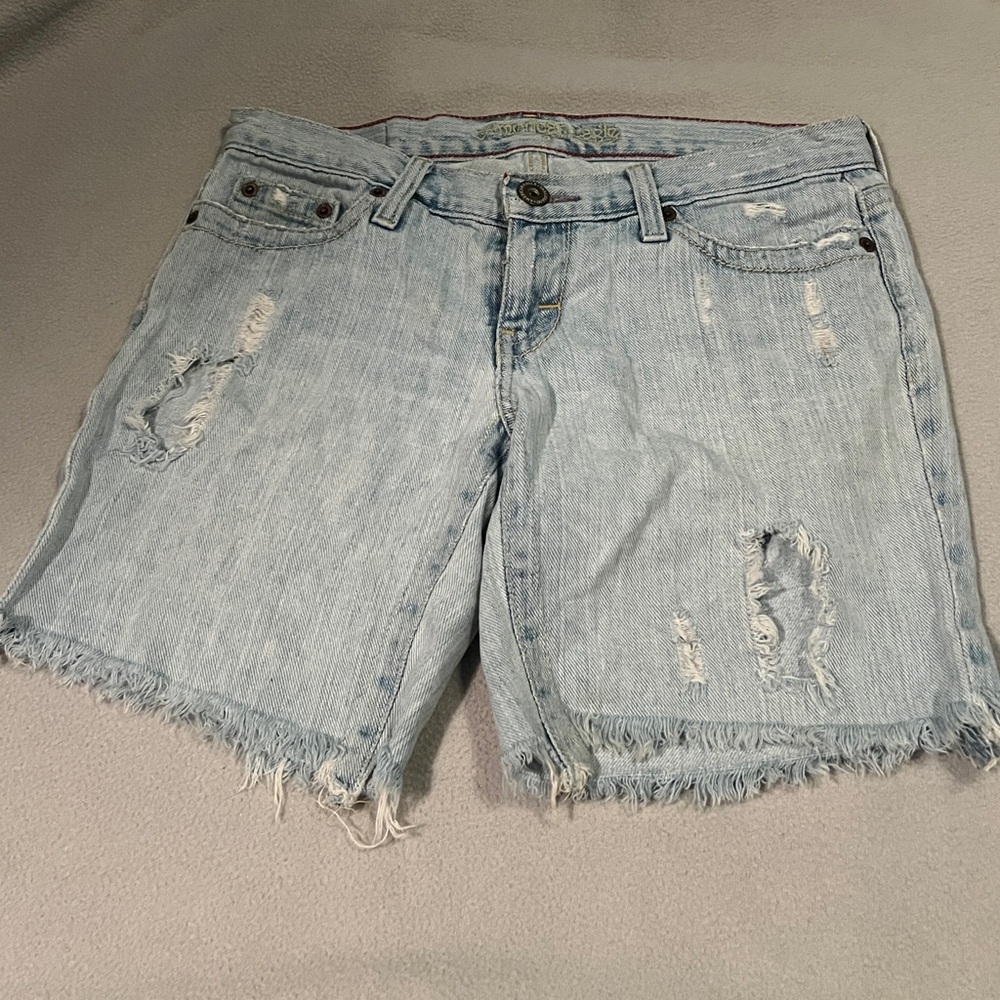 COPY - American Eagle light washed women’s Jean shorts. Size 2.